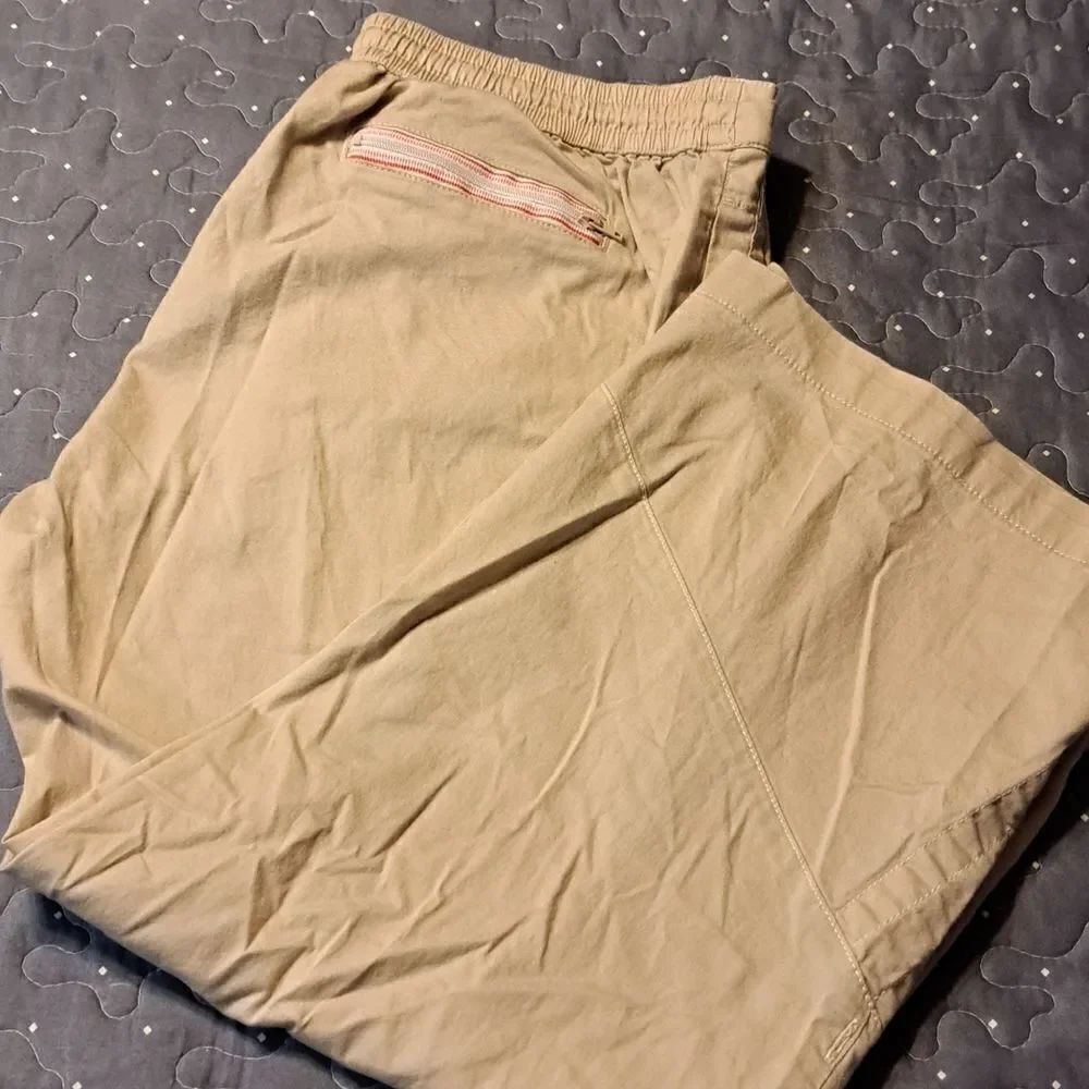Nike Tan crops size medium